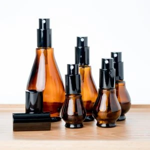 Fles met etherische olie in enkele pompoenvorm